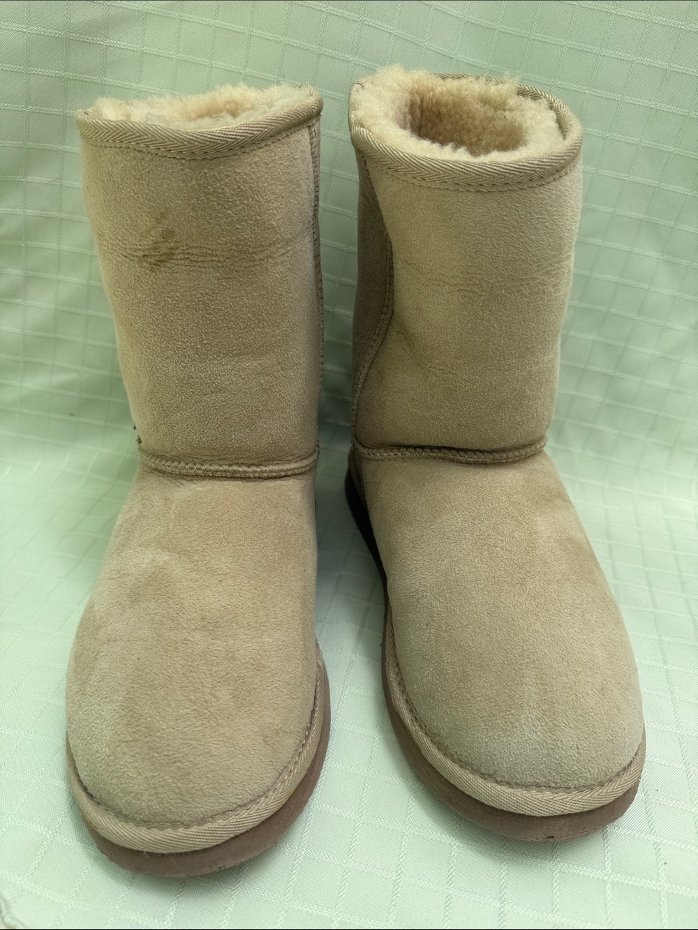 Vintage Classic Shearling-Lined Winter Boots in Beige